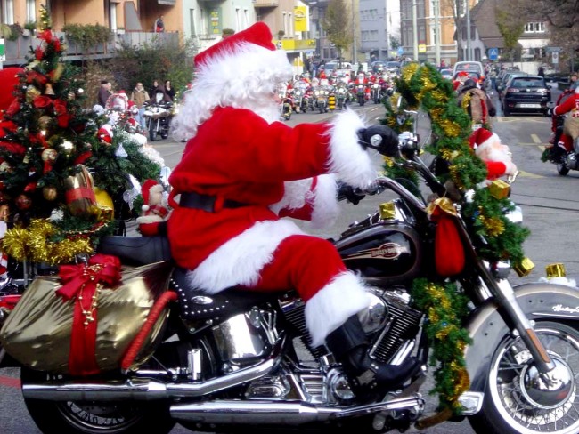 Natale Animali Immagini.Babbo Natale Arriva In Sella Ad Un Harley Per Gli Ospiti Del Rifugio Animali Di Cadibona Savonanews It