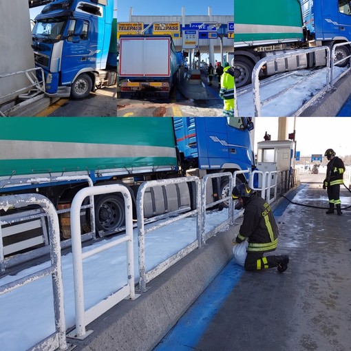 Autotreno proveniente da Savona finisce contro il casello autostradale di Mondovì (FOTO)