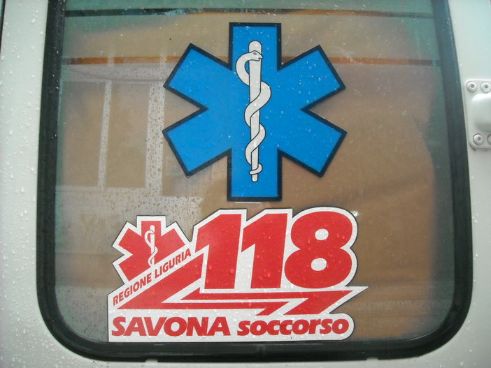 Auto contro moto a Savona: due feriti al San Paolo