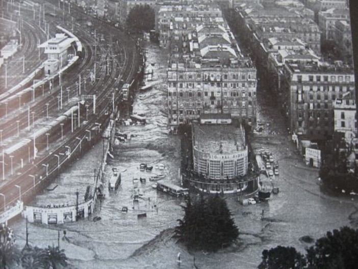 L'Alluvione travolge Genova: sette morti, due bimbi