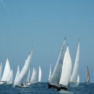 Vela, 70 velisti alla International Mistra Cup, la classica regata internazionale autunnale