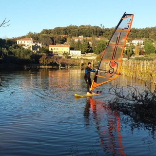 Dopo il surf per le strade di Albenga, arriva anche quello alle Manie di Finale