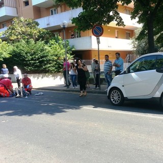 Albenga, anziano investito da una Smart in viale 8 marzo, per l'uomo un volo di qualche metro