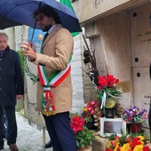 Commemorazione dei defunti: a Stella un cuscino sulla tomba di Pertini (FOTO)