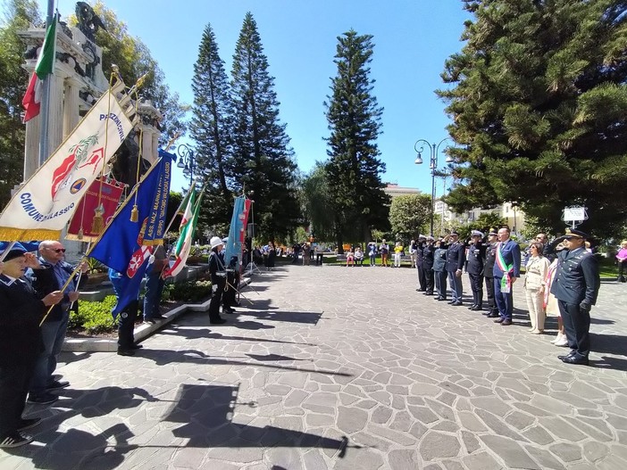 Alassio celebra il 25 Aprile: la musica delle Ollandini e le parole del professor Marchisio per la Liberazione (FOTO)