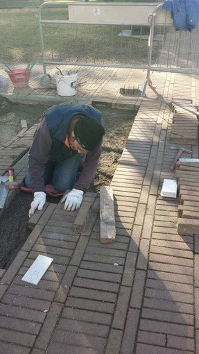 Albenga, continuano i lavori di manutenzione a marciapiedi, strade e tombini