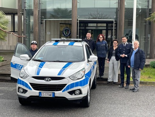 Reagisce violentemente ad un controllo della polizia locale: ennesimo arresto ad Albenga, quattro nell'ultimo mese