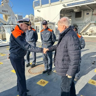 Regione, il presidente Bucci visita la nave Diciotti