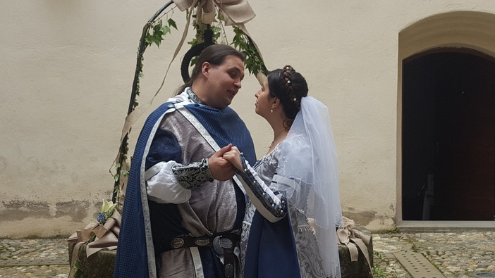 A Rocchetta Cairo un matrimonio medievale per una giovane coppia cairese