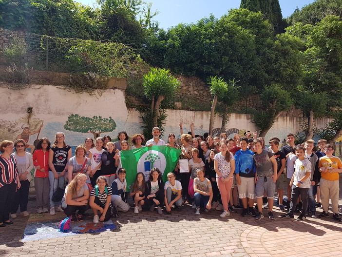 Pietra Ligure, consegnata la 'Bandiera Verde' alla scuola secondaria di primo grado 'Nicolò Martini'