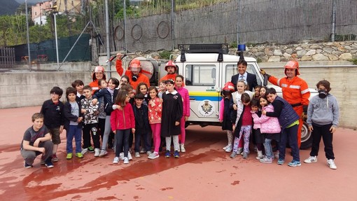 Giustenice, la Protezione Civile e l'Antincendio Boschivo incontrano le scuole elementari