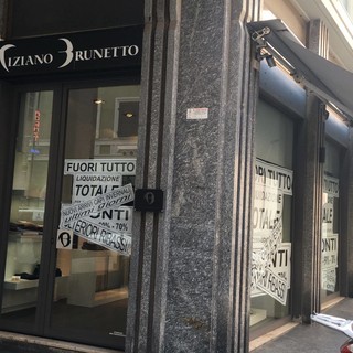 Savona, chiude la boutique di moda Tiziano Brunetto di Via Mistrangelo