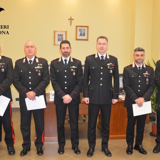 Loano, sventarono una rapina nella filiale della Crédit Agricole: premiati 4 carabinieri