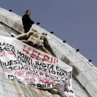 Balneari a sostegno di Marcello Di Finizio, l’uomo salito sulla cupola di San Pietro a Roma