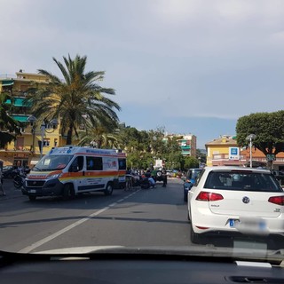 Pietra Ligure: scontro auto scooter, uomo trasportato in codice giallo in ospedale