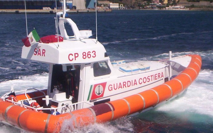 Savona: salvataggio in extremis per un'imbarcazione in avaria