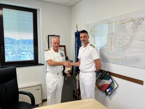 L'ammiraglio Ribuffo in visita al comando della Capitaneria di Porto di Loano-Albenga