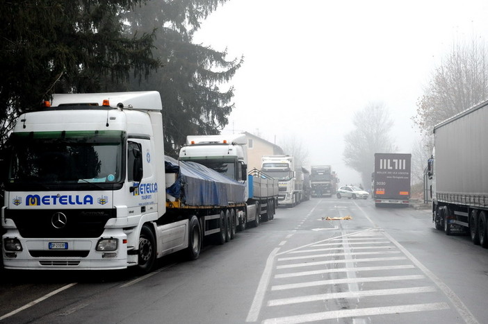 La Federazione Autotrasportatori ligure chiede l'intervento delle prefetture territoriali