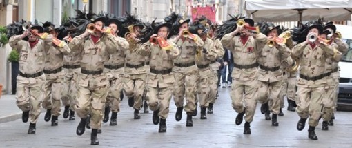 Ad Alassio Fanfara dei Bersaglieri di Asti e annullo filatelico per i 150 anni Unità d’Italia