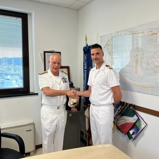 L'ammiraglio Ribuffo in visita al comando della Capitaneria di Porto di Loano-Albenga