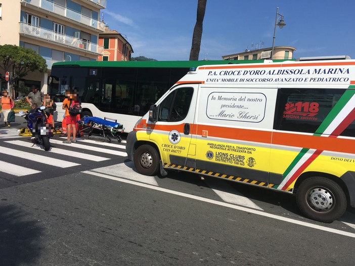 Albissola, scontro tra due moto: ragazza trasportata al San Paolo (FOTO)