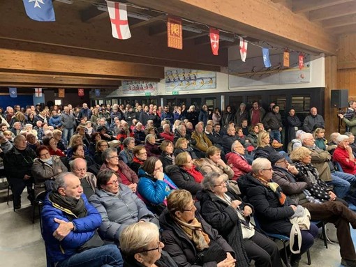 Raccolta di firme e manifestazione contro i depositi costieri a Ponente