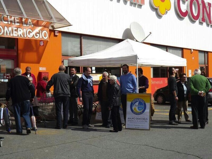 Andora: successo oggi al gazebo in sostegno del candidato sindaco Mauro Demichelis