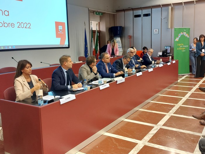 A Savona la prima tappa di &quot;Road to forum dei sindaci 2023&quot;: al via la campagna &quot;Liguria, un mare di borghi&quot; (FOTO e VIDEO)