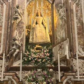 Presso l'altare dell'Immacolata nella Basilica di Finalmarina per tutto maggio si svolgerà il “Mese della Preghiera Incessante per la fine della pandemia”