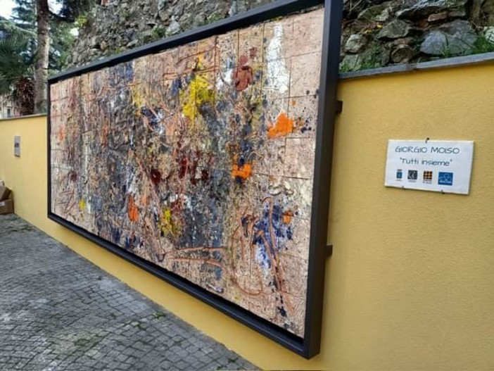 Albissola, inaugurato il pannello &quot;Tutti insieme&quot; in ricordo dell'artista Giorgio Moizo