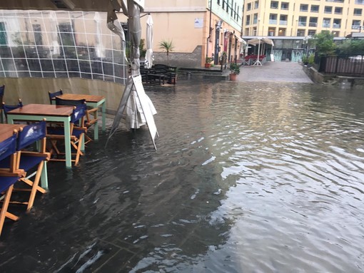 Primi disagi per il maltempo in darsena a Savona e nell'Albisolese