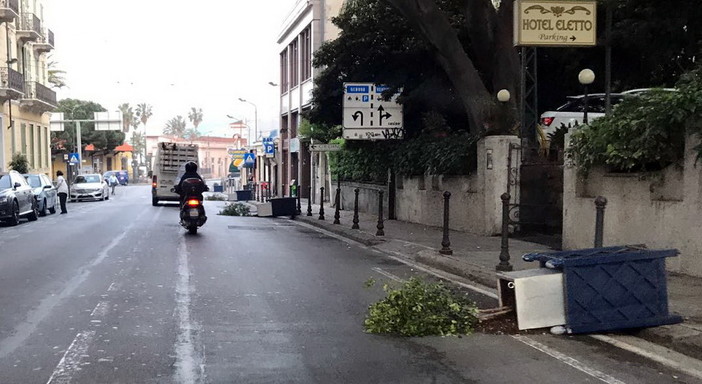 Atto vandalico in via Roma a Sanremo: in manette un 48enne savonese