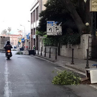 Atto vandalico in via Roma a Sanremo: in manette un 48enne savonese