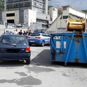 Centro di raccolta Ata, scatta la protesta per l'orario troppo ridotto e interviene la polizia