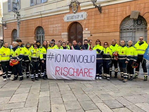 I volontari di Protezione civile di Albenga e Villanova in piazza per il flashmob #IONOVOGLIORISCHIARE