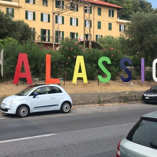 La lista &quot;Alassio x Noi&quot; annuncia: &quot;Facciamo gli auguri oggi, i regali arriveranno da maggio 2018&quot;