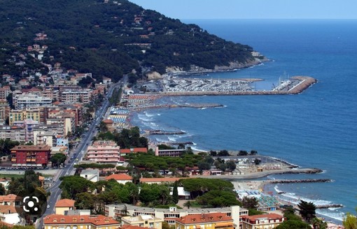 Andora, l'ex sede della Polizia Municipale a Rivieracqua per stoccare le bottiglie che la società vuole distribuire alla popolazione