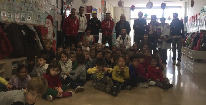 Alassio, l'associazione &quot;È Clay&quot; dona kit salvavita alle scuole