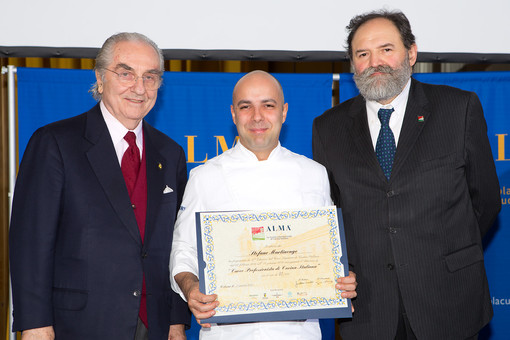 Stefano Martinengo si è diplomato alla scuola internazionale di cucina di Gualtiero Marchesi