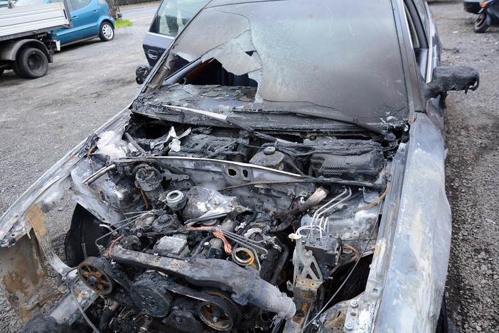 In fiamme l'auto di Angelo Vaccarezza