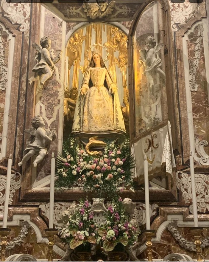 Presso l'altare dell'Immacolata nella Basilica di Finalmarina per tutto maggio si svolgerà il “Mese della Preghiera Incessante per la fine della pandemia”