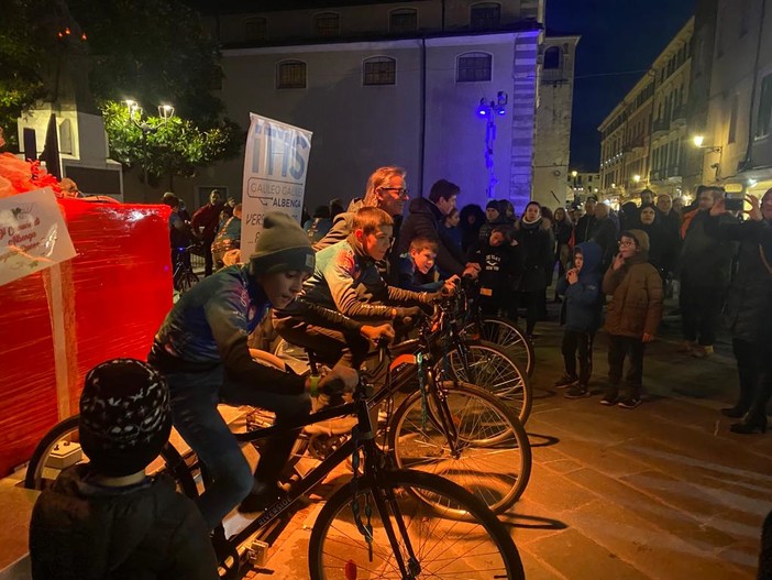 “Albenga s’illumina d’immenso Green”: via alle pedalate per le proiezioni architetturali nel centro storico