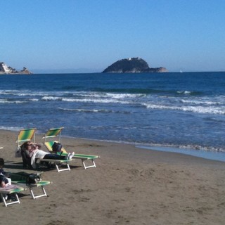 Alassio: lunedì i bimbi di Savigliano faranno lezione sulla spiaggia