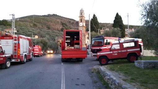 Arnasco, esplode e crolla una palazzina: due morti, si cercano dispersi