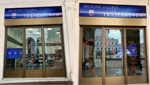 Regione, vandalizzata la sala della trasparenza. Toti: &quot;Vergogna&quot; (FOTO)