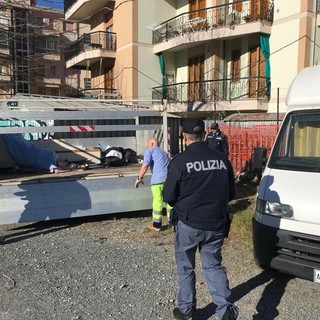 Loano, blitz di polizia municipale e Polfer alla stazione ferroviaria (FOTO)