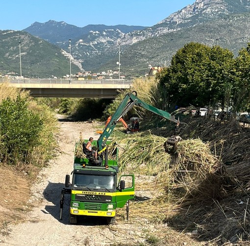 Borghetto pulisce il torrente Varatella e i rii minori. Canepa: &quot;Un intervento radicale come mai in passato&quot;