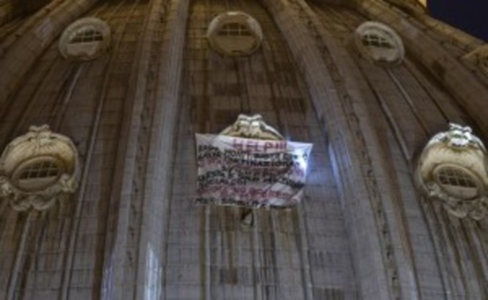 Appeso sulla Cupola di San Pietro: 30000 imprese balneari coinvolte