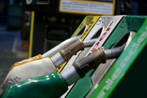 Aumenti ingiustificati di RC auto e benzina a danno dei cittadini