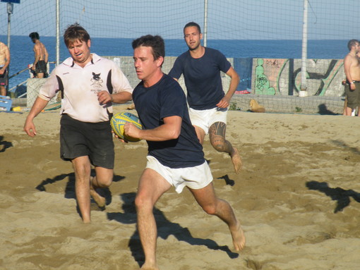 Beach Rugby: ai &quot;Tori bianchi&quot; la prima tappa del torneo di Arenzano